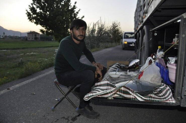 Tır Şoförünün Yolda İftarı