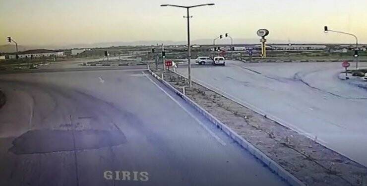 Konya’da 5 Kişinin Yaralandığı Kaza Güvenlik Kamerasında