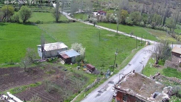 Konya'daki köy sevdalıları kameralarla özlem gideriyorlar