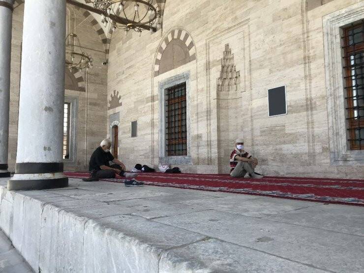 Konya’da 65 Yaş Üzeri Vatandaşlar Camilere Koştu