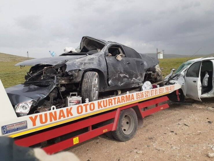 Konya’da İki Otomobil Çarpıştı: 2 Yaralı