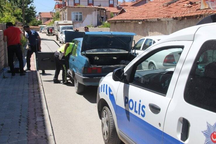 Konya'da Polisle Plakasız Otomobil Arasında Kovalamaca