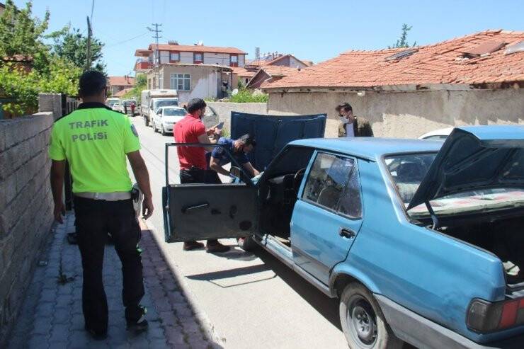 Konya'da Polisle Plakasız Otomobil Arasında Kovalamaca
