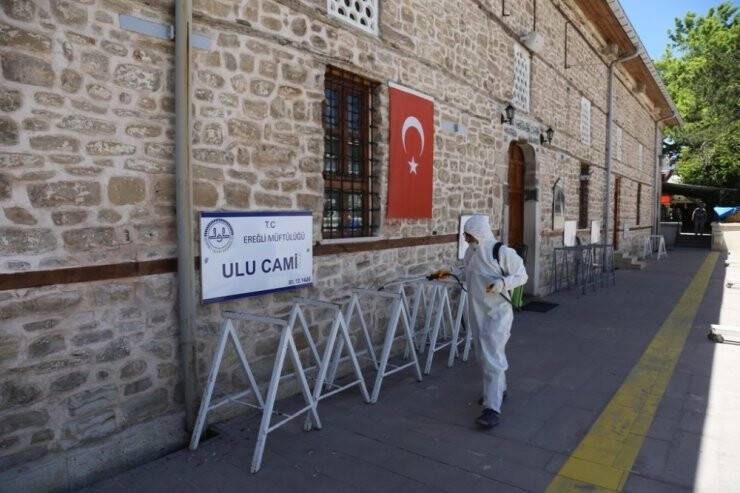 Ereğli Belediyesi Camileri Dezenfekte Etti