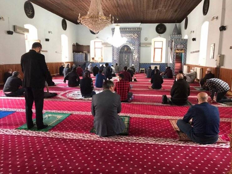 74 Gün Sonra İlk Cuma Namazı