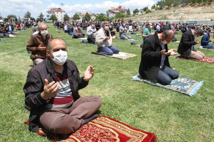 Beyşehir’de Cuma Namazı Coşkusu