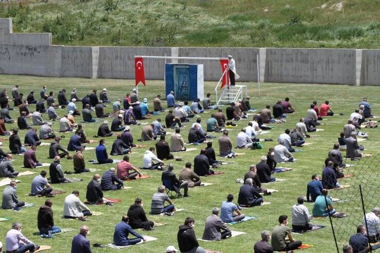 Beyşehir’de Cuma Namazı Coşkusu