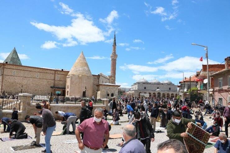 Beyşehir’de Cuma Namazı Coşkusu