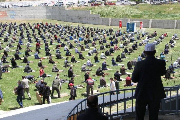 Beyşehir’de Cuma Namazı Coşkusu