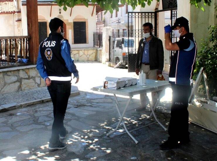 Camiler Yeniden İbadete Açıldı