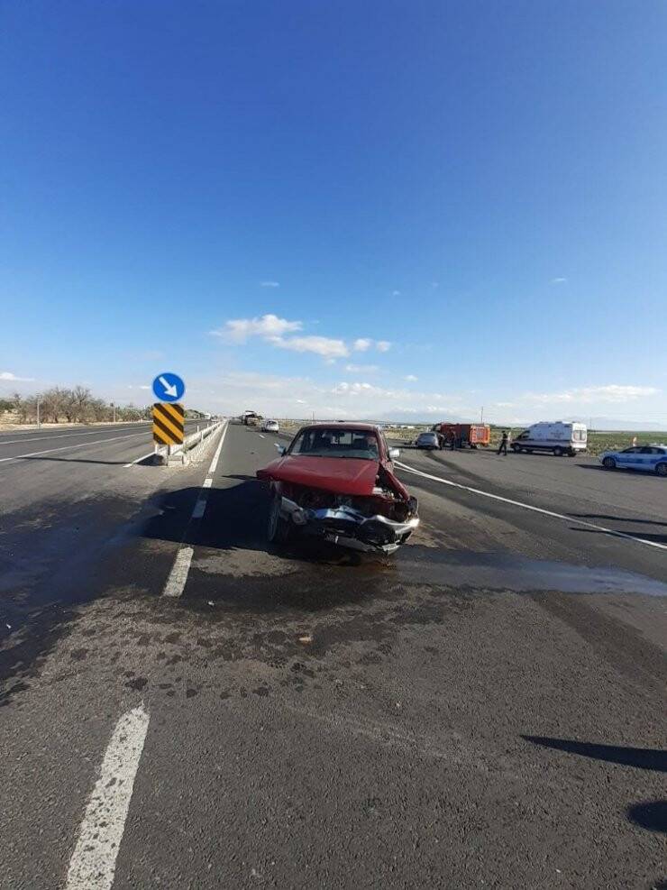 Konya’da İki Otomobil Çarpıştı: 6 Yaralı