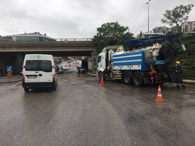 Belediye Ekiplerinin Yağış Nöbeti