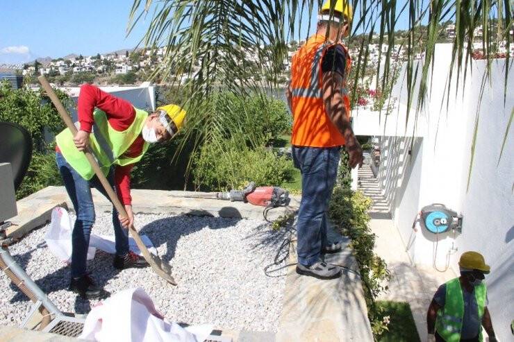 Yılmaz Özdil’in Villasının Kaçak Bölümleri Yıkılıyor