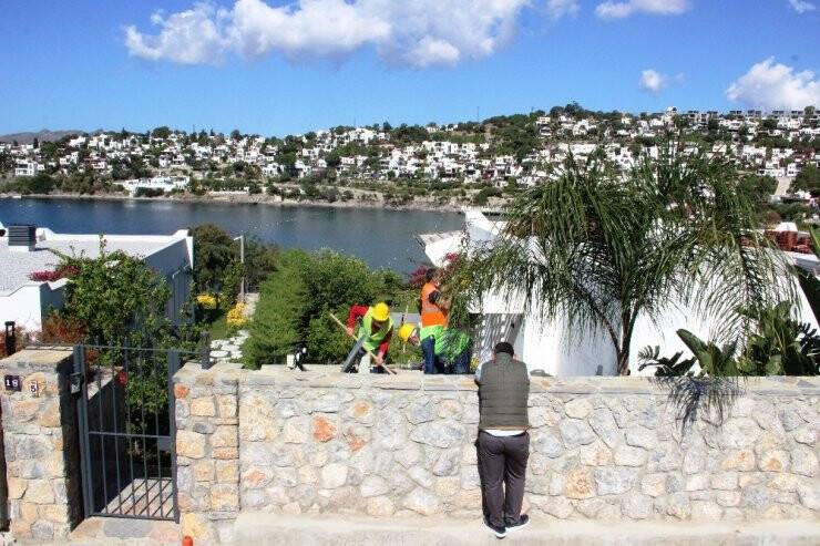 Yılmaz Özdil’in Villasının Kaçak Bölümleri Yıkılıyor