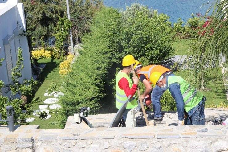 Yılmaz Özdil’in Villasının Kaçak Bölümleri Yıkılıyor