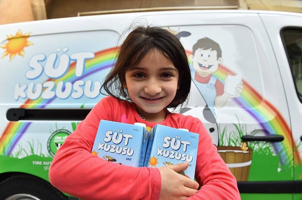 İzmir Büyükşehir 154 bin 500 çocuğa süt dağıtıyor