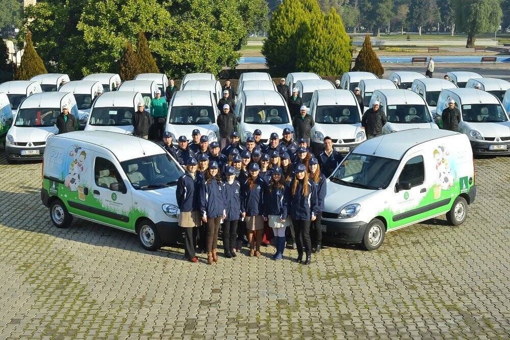 İzmir Büyükşehir 154 bin 500 çocuğa süt dağıtıyor