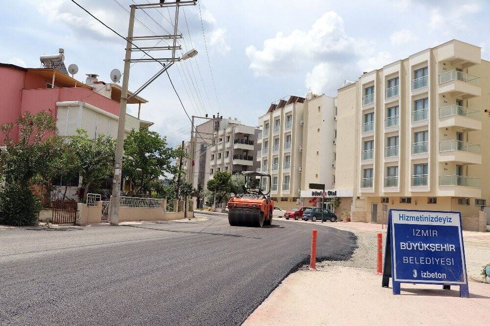 İzmir’de asfalt atağı sürüyor