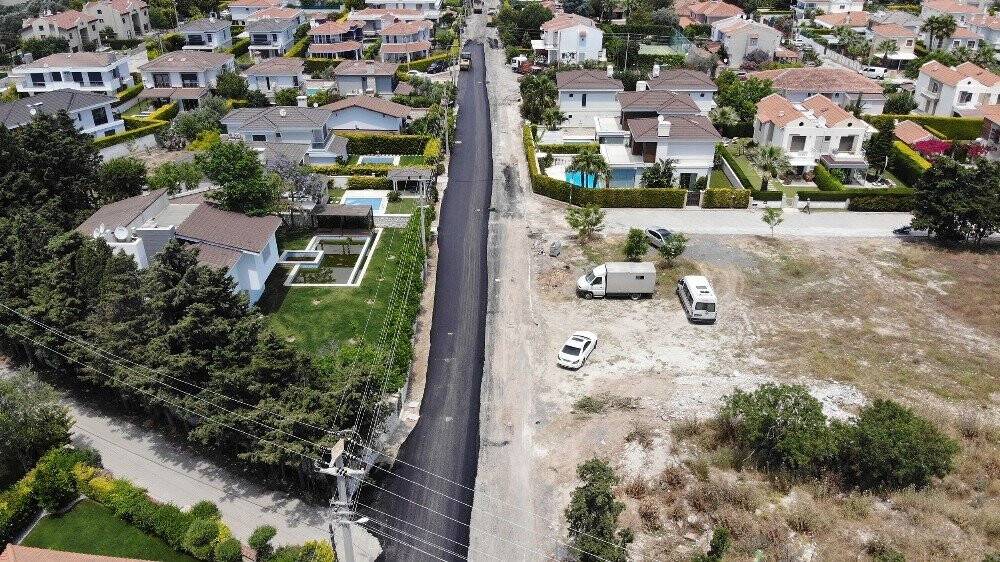İzmir’de asfalt atağı sürüyor