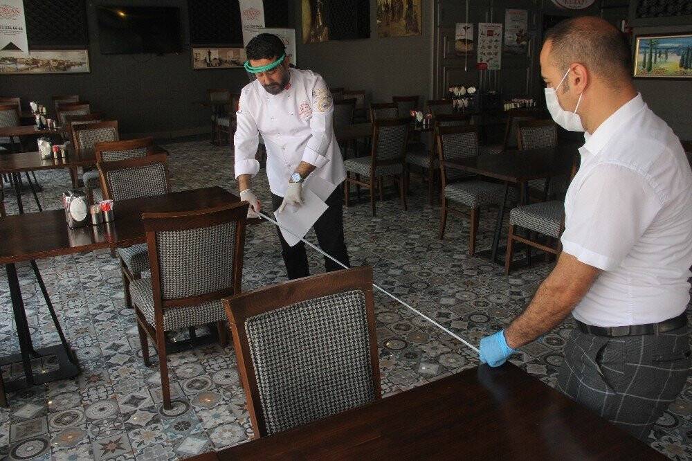 Kebapçıda normalleşmeye davul zurnalı açılış