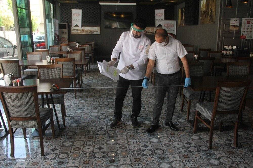 Kebapçıda normalleşmeye davul zurnalı açılış
