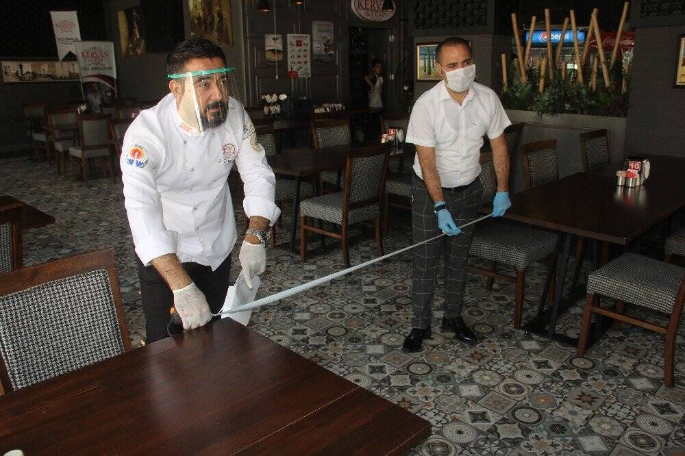 Kebapçıda normalleşmeye davul zurnalı açılış