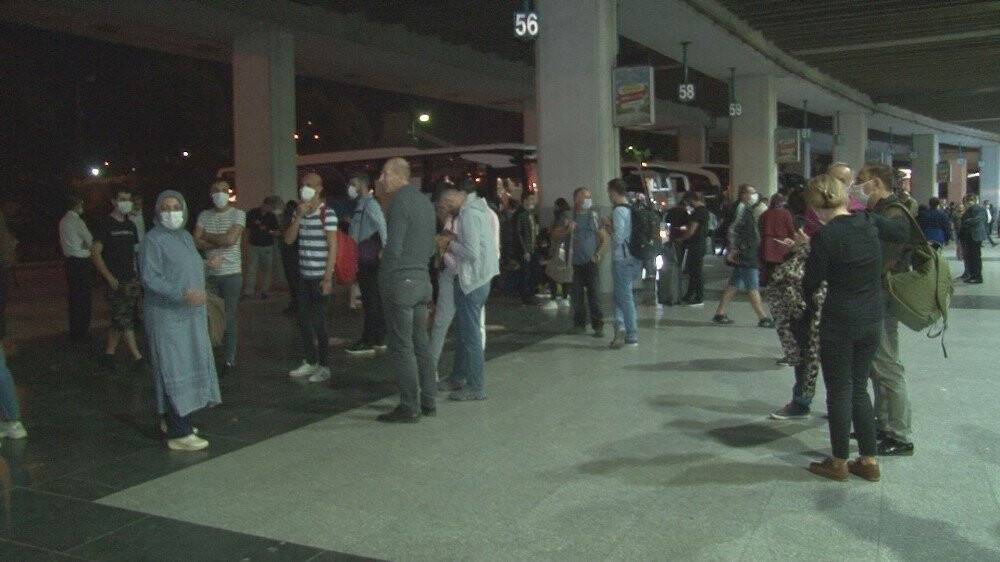 Kısıtlamanın bitmesiyle İzmir Otogarı’nda hareketlilik