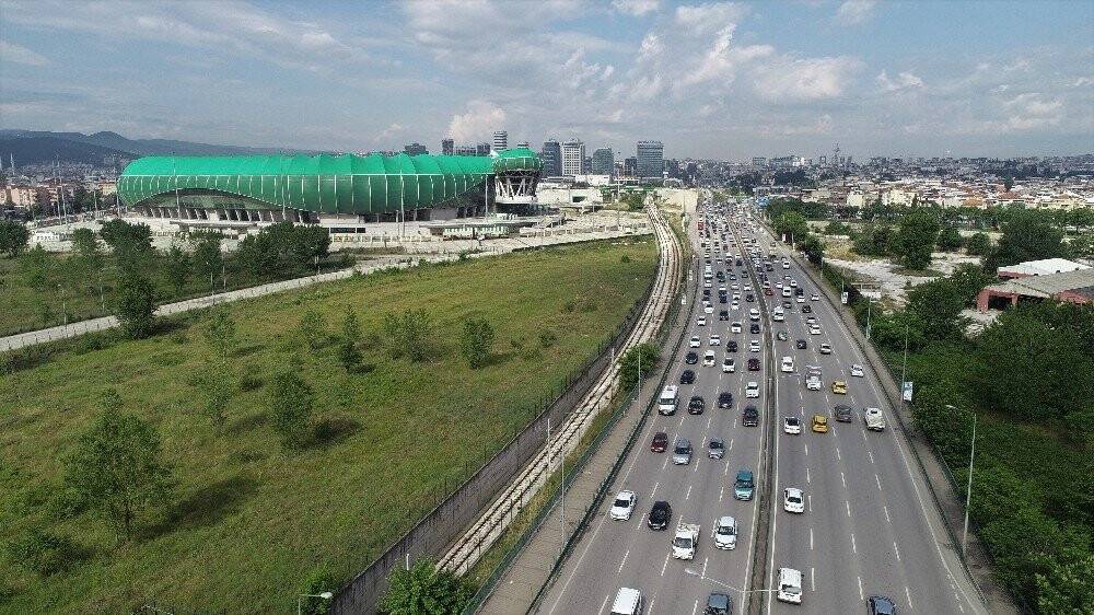 Yeni normal başladı, trafik kilitlendi
