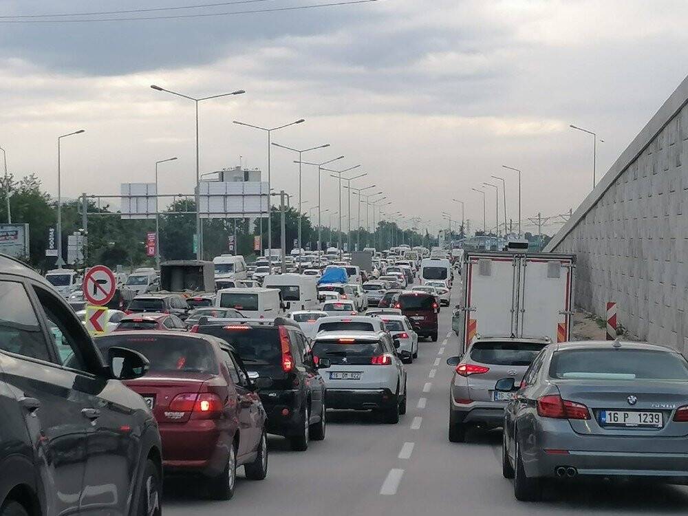 Yeni normal başladı, trafik kilitlendi