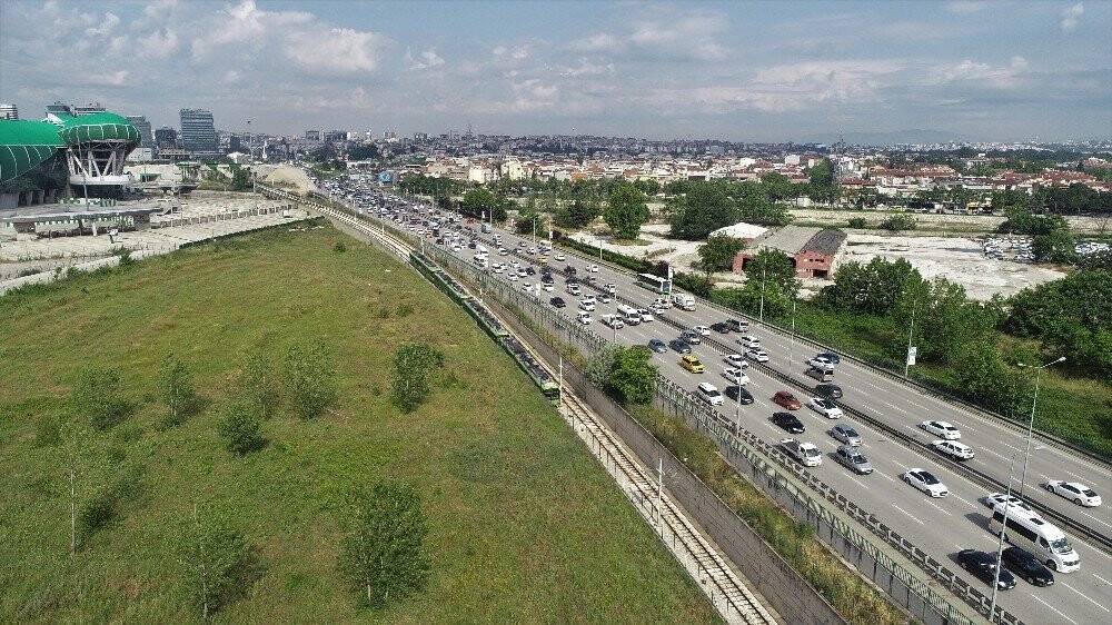 Yeni normal başladı, trafik kilitlendi