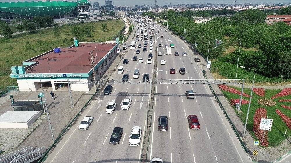 Yeni normal başladı, trafik kilitlendi