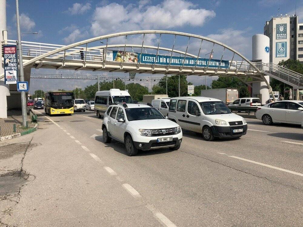 Yeni normal başladı, trafik kilitlendi