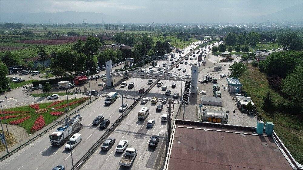 Yeni normal başladı, trafik kilitlendi