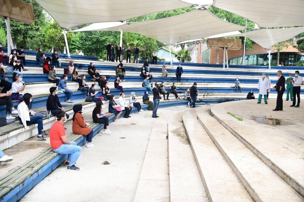 Ege’nin yeni sağlık savaşçıları görevlerine başladı