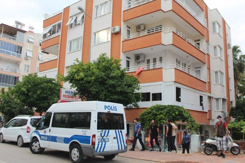 Emlakçı ölü bulundu