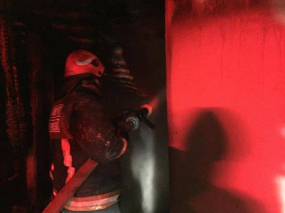 İki evide aynı anda yandı