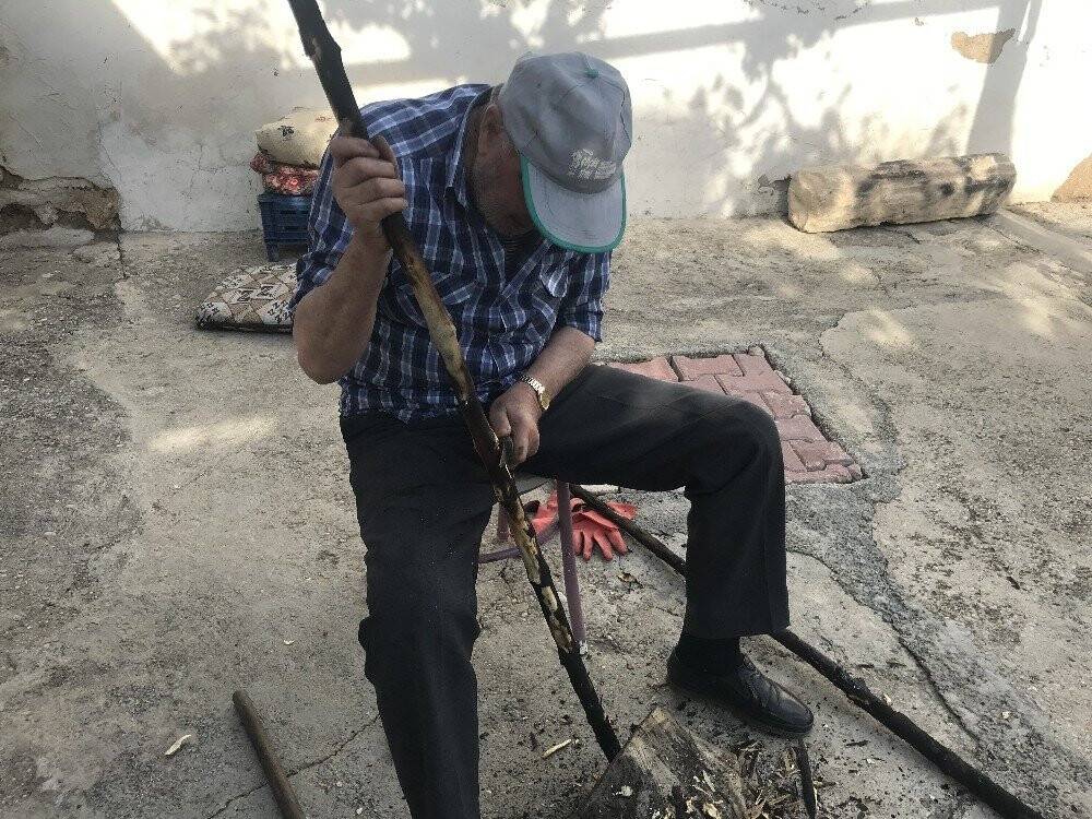 Konya’da 65 yaş üzeri vatandaşlar bahçelerinde
