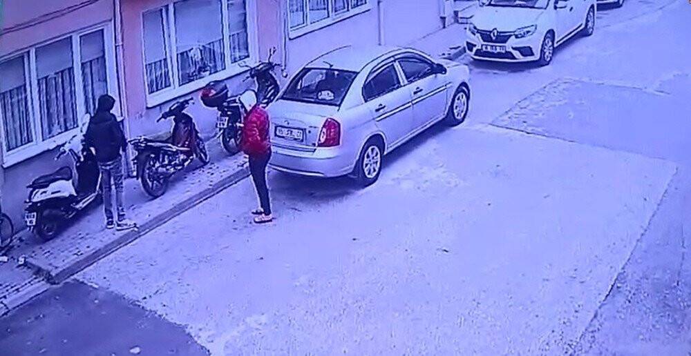 Motosiklet hırsızları kameraya yakalandı