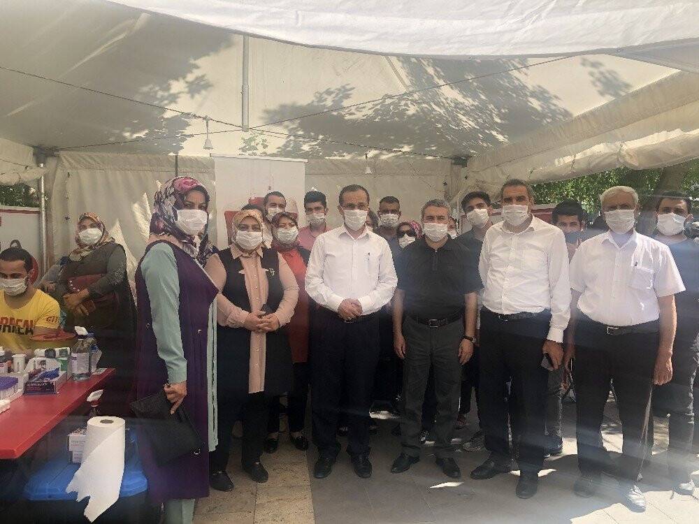 AK Partili kadınlar kan bağışı