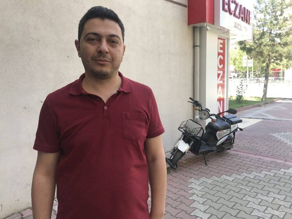 Güpegündüz elektrikli motosiklet hırsızlığı kamerada