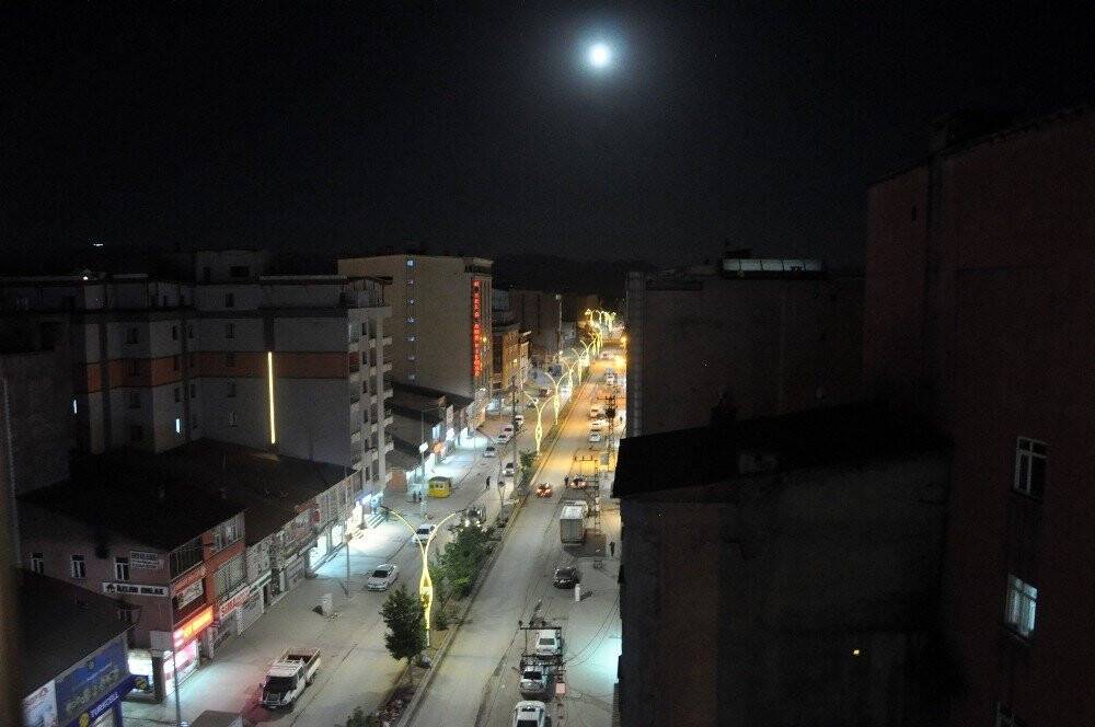 Dolunay kendine kayran bıraktı