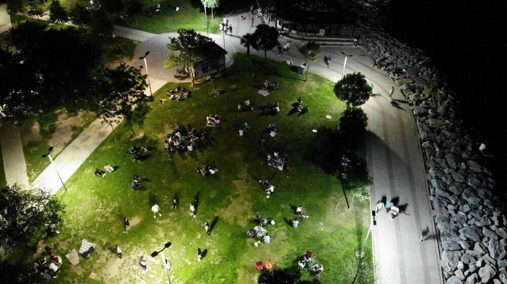 Moda Sahili gece boyu doldu taştı