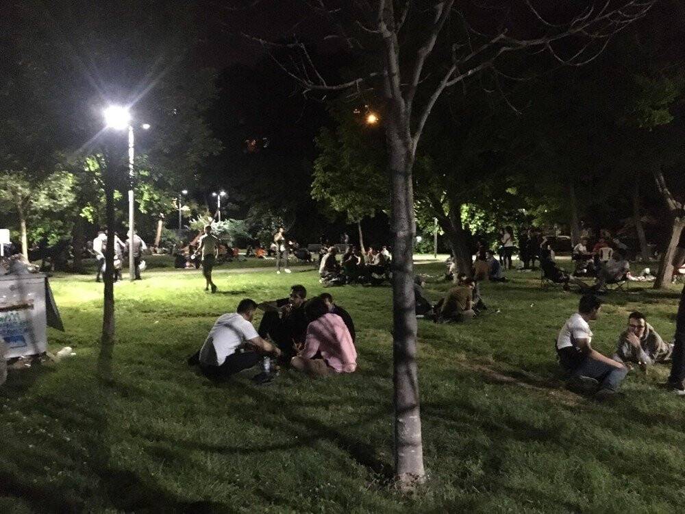 Moda Sahili gece boyu doldu taştı
