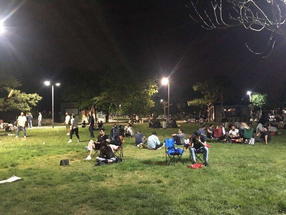 Moda Sahili gece boyu doldu taştı