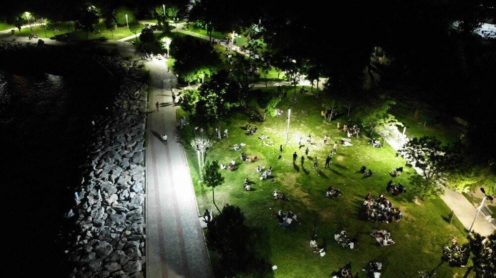 Moda Sahili gece boyu doldu taştı