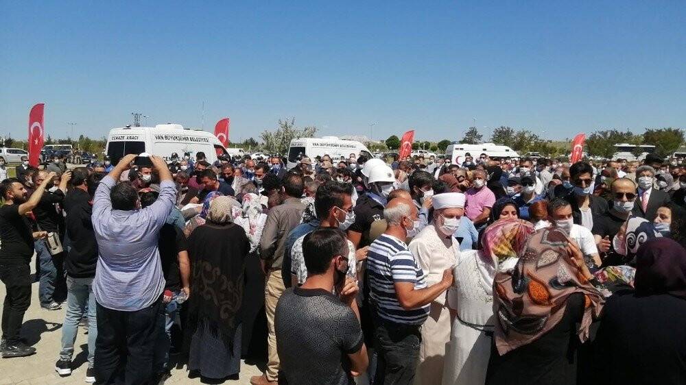 Hain saldırıda şehit düşen işçiler için tören