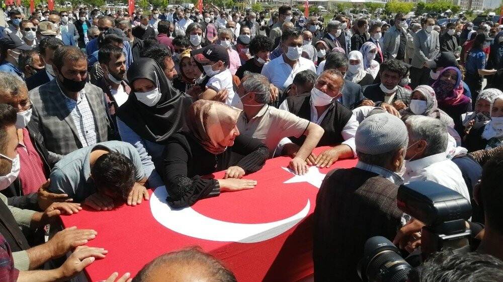 Hain saldırıda şehit düşen işçiler için tören