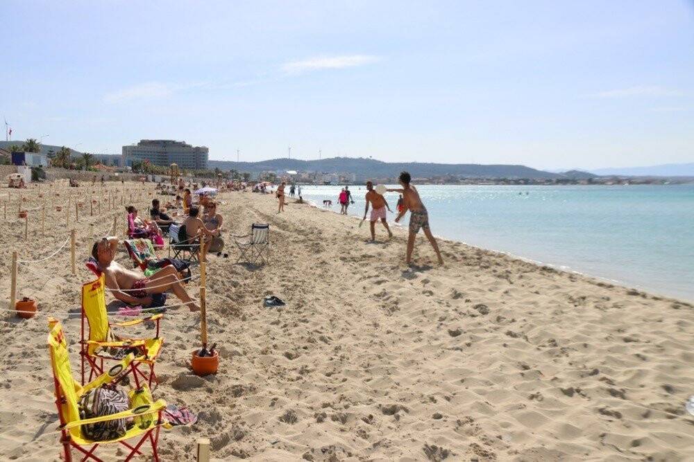 Ilıca Plajı cıvıl cıvıl