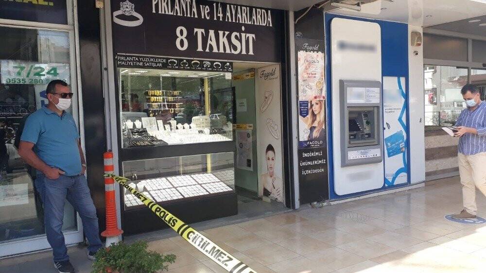 İzmir’de hırsız sert kayaya çarptı