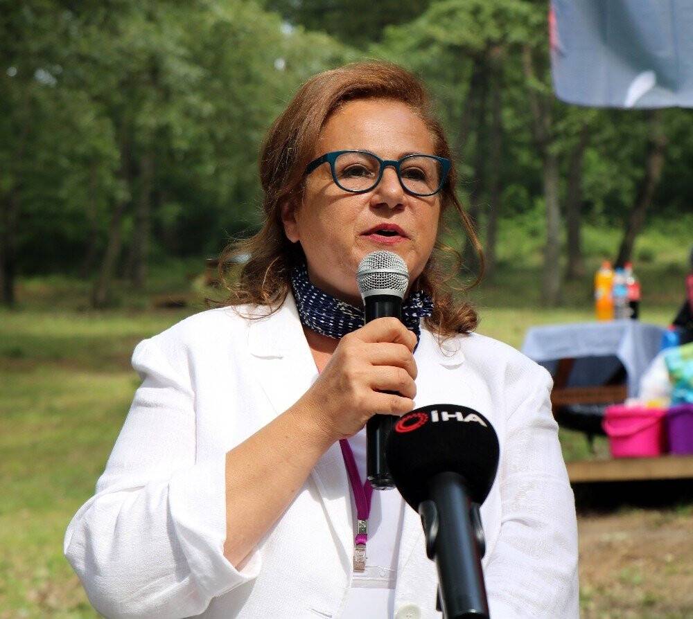 Koronaya yenik düşen sağlık çalışanlarının isimleri ağaçlara verildi